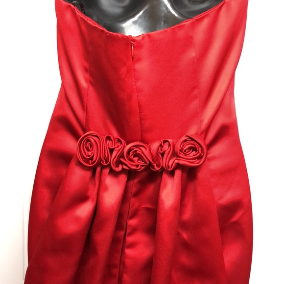 Red Satin De-Laru by Sheila Yen sz 9/10  Halter Formal - Picture 3 of 10